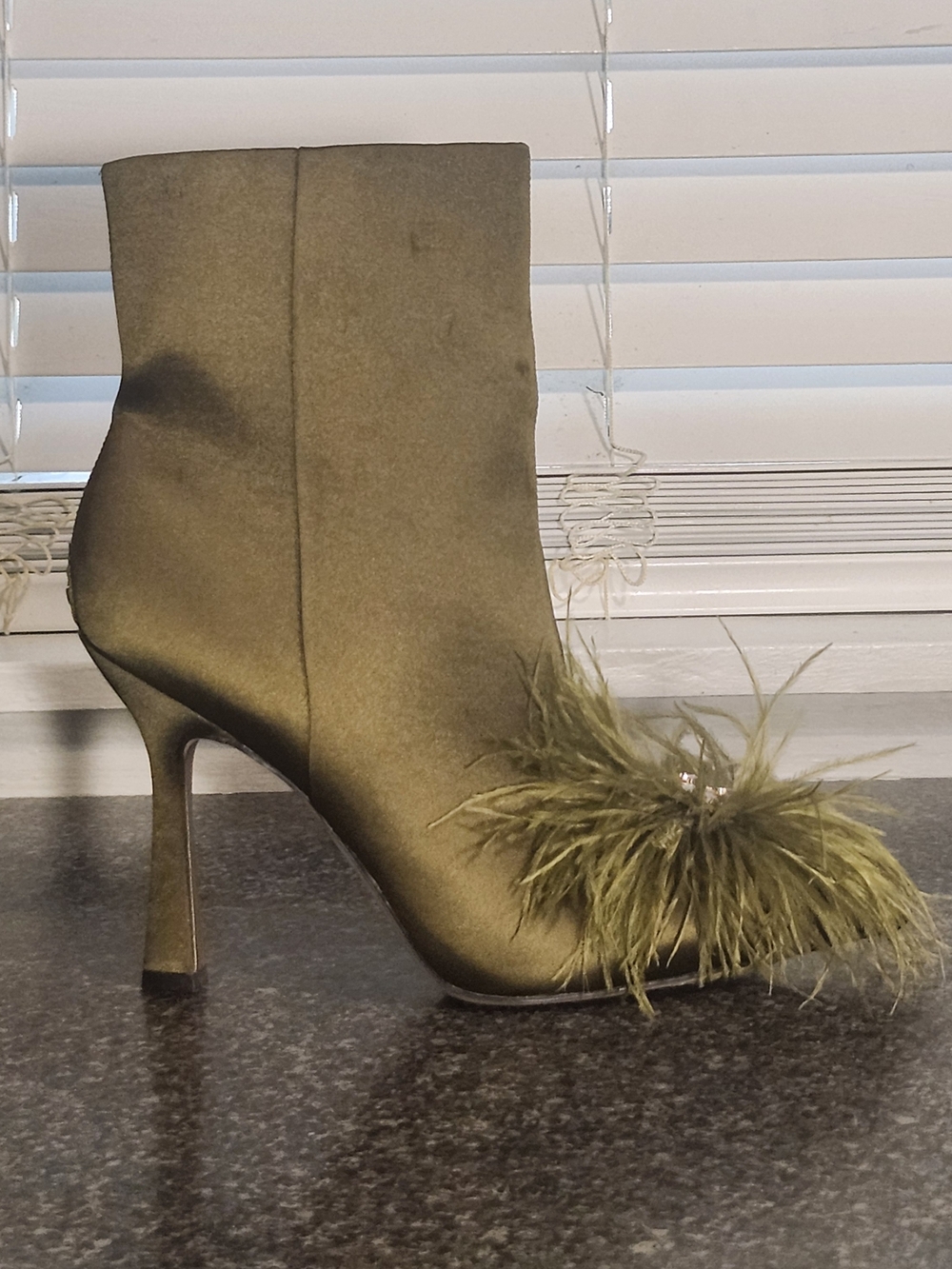 SOLD‼️- Sam Edelman Olive Green Feather Detail  Women’s Booties - Picture 4 of 7